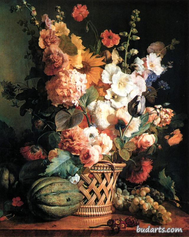 篮子里的水果和花