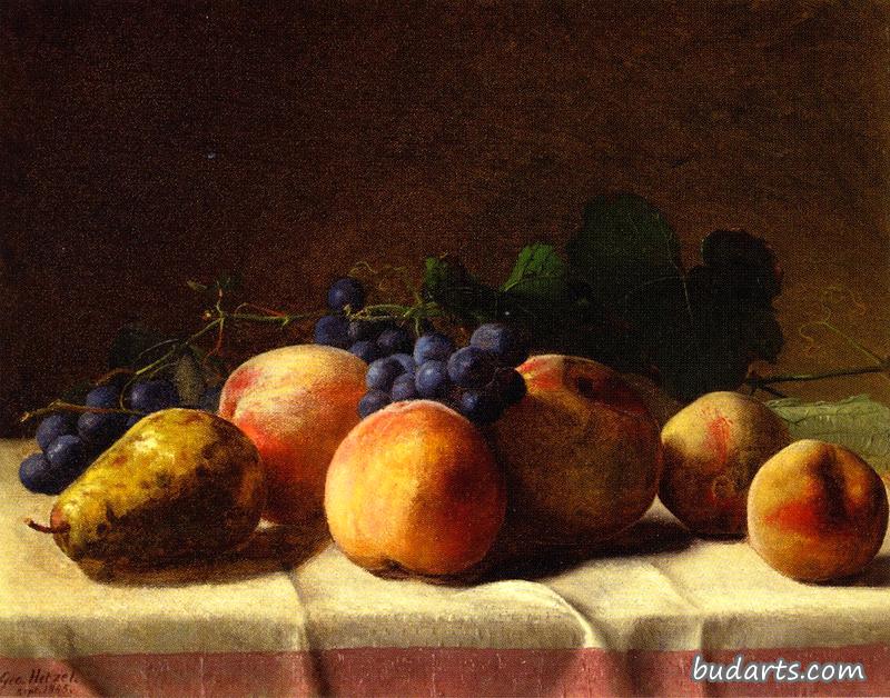 桌子上的葡萄、桃子和梨