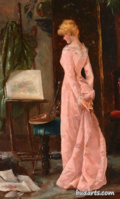 一位优雅的女士，穿着粉红色的连衣裙，在一个艺术家的工作室里