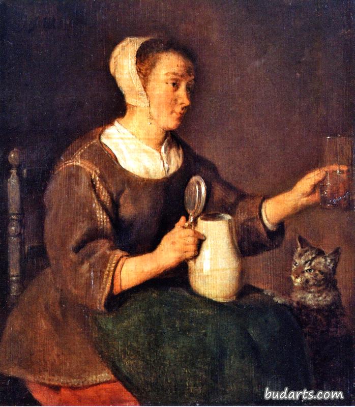 一个拿着杯子和水壶的女人