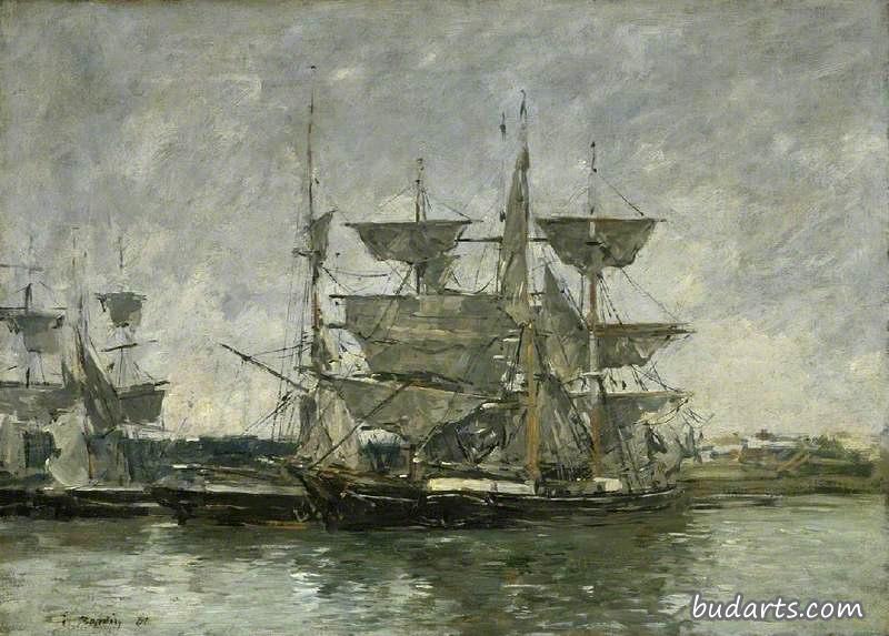 多维尔码头上的船只
