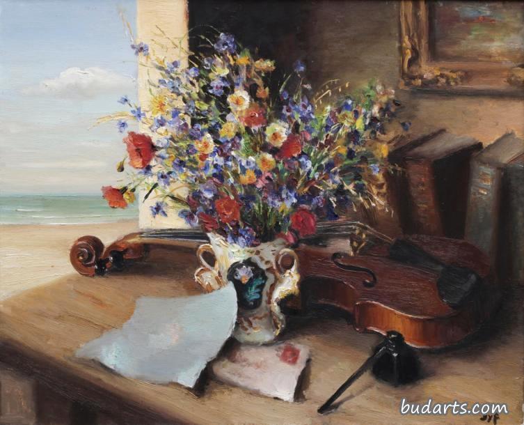 静物画，有书，小提琴，还有一束有海景的花