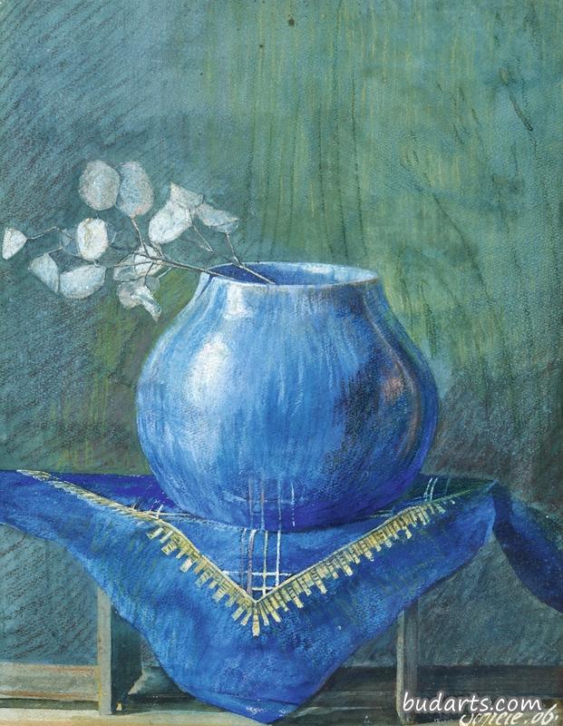 蓝色花瓶里摇钱树的静物画