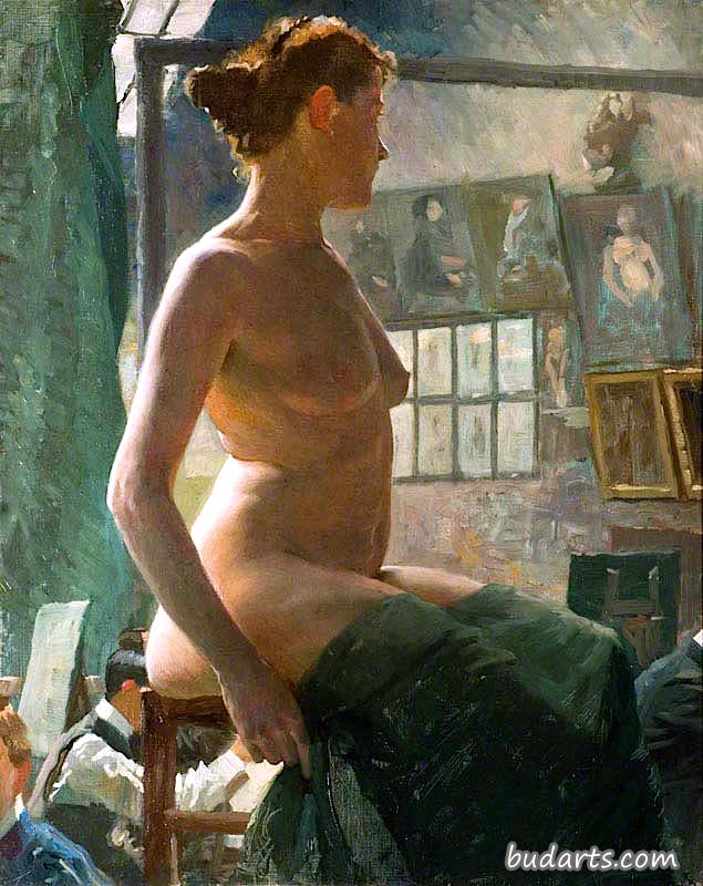 朱利安的工作室里坐着一个裸体的女人