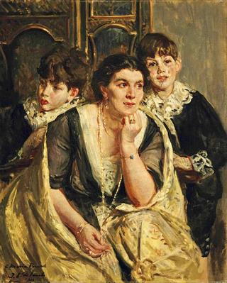 The opera singer Marya Freund and her children