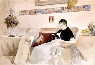 艺术家的妻子在沙发上看书