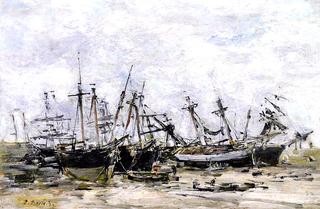 Portrieux, Beached Boats