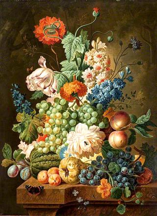 大理石桌上的水果和鲜花