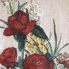 有红玫瑰和其他花的静物画