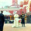 尼古拉斯二世在莫斯科彼得罗夫斯基宫的院子里接待乡村长者