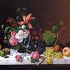 大理石桌面上的水果和鲜花