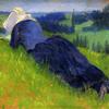 农妇躺在草地上