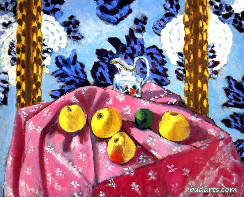 粉色桌布上放着苹果的静物画