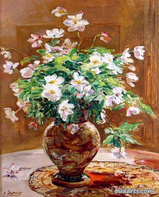 花瓶里插着白花的静物画