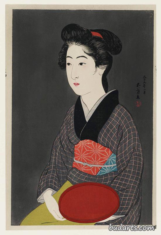 拿着盘子的女人