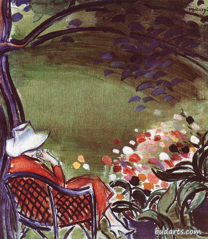 坐在花园里的女人