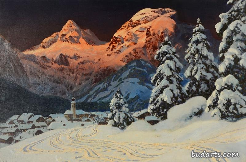 高山雪山夕阳村