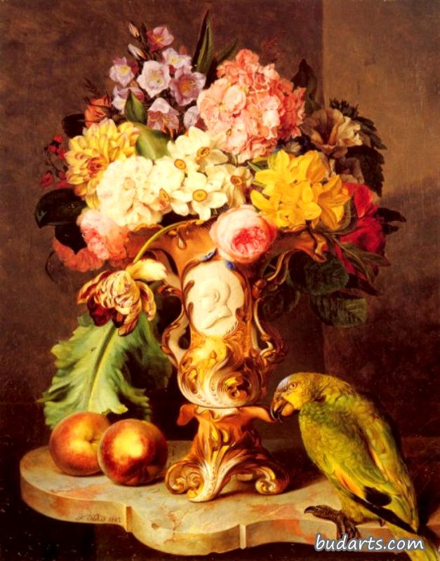 大理石壁架上有一花瓶各种各样的花、桃子和一只鹦鹉的静物画