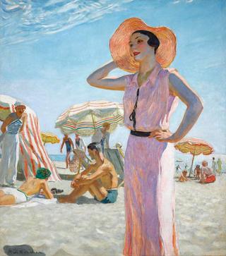 Jeune femme passant sur la plage