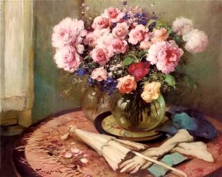 Flower arrangements with umbrella and fan