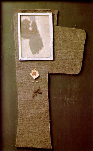Halved felt Cross with Dust Image 'Magda'