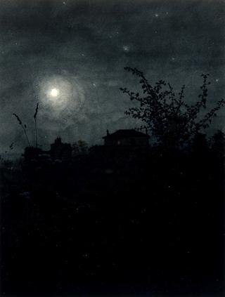 月光下的场景，背景中的房子