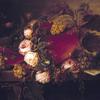 有调色板、画笔、水果和鲜花的静物画
