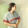 一位身穿灰色晚礼服的女士的画像