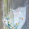 蓝白花瓶里的野鸡眼水仙